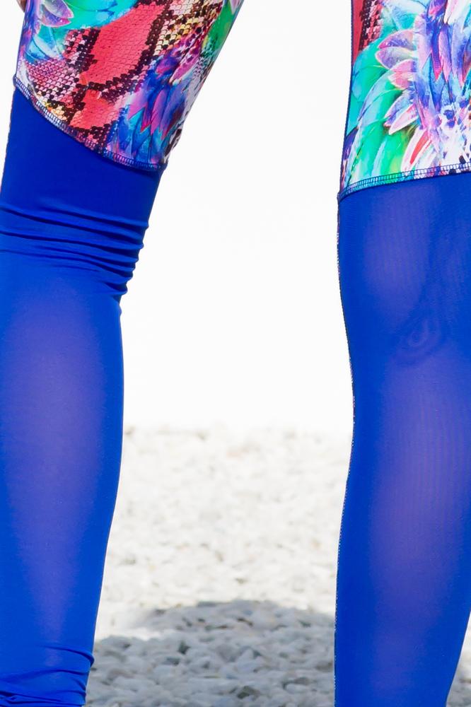 GORGEOUS CHAOS - Lacefront Sports Bra & Mesh Sides Capri Legging